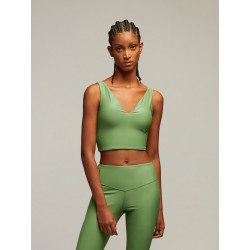 Top de yoga vert sauge Glossy Beba pour femme avec legging assorti - tenue de sport complète.